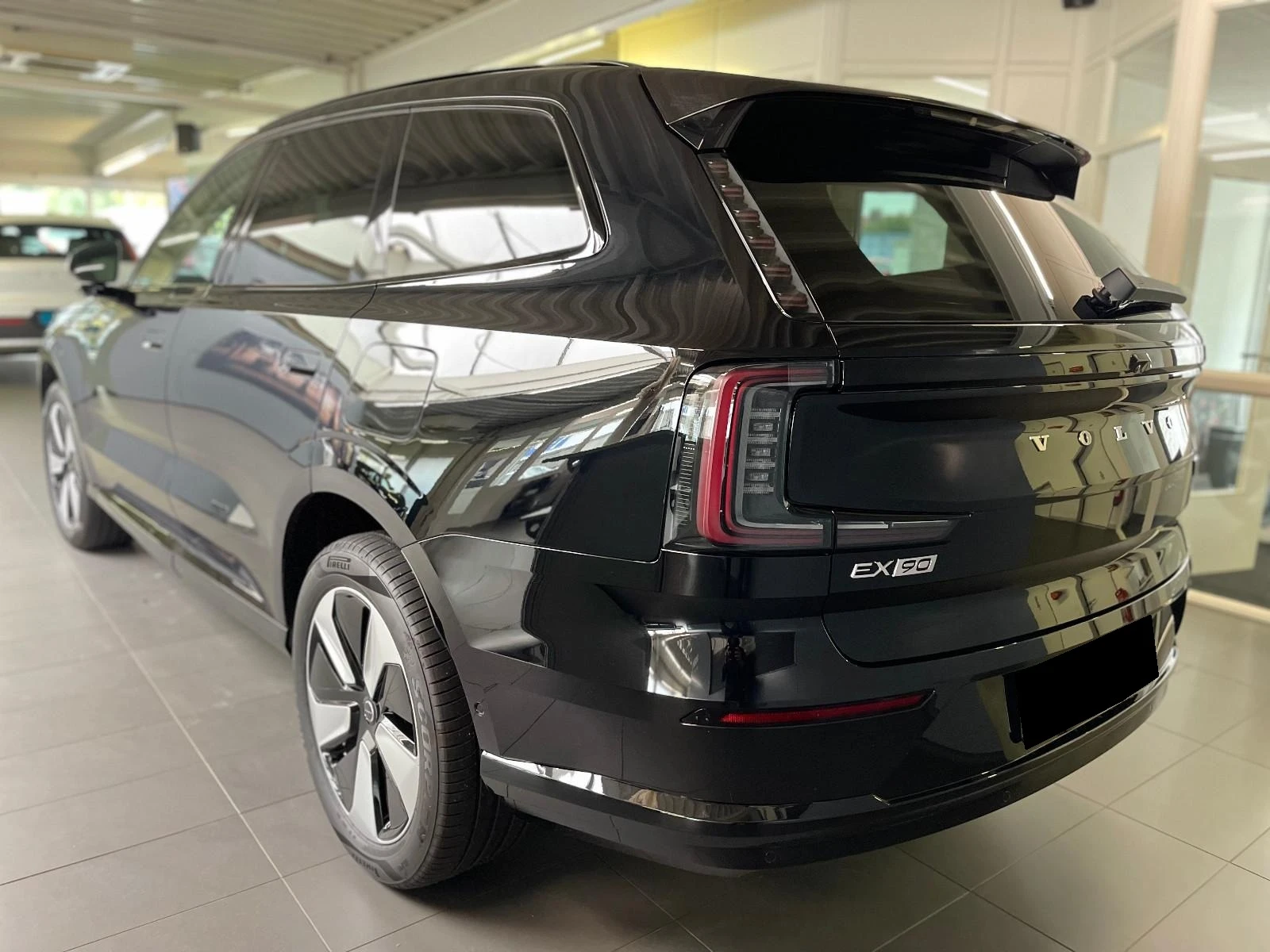 Volvo EX90 6+ 1* PANO* DISTR* KEYLESS* 360CAM* PANO*  - изображение 5