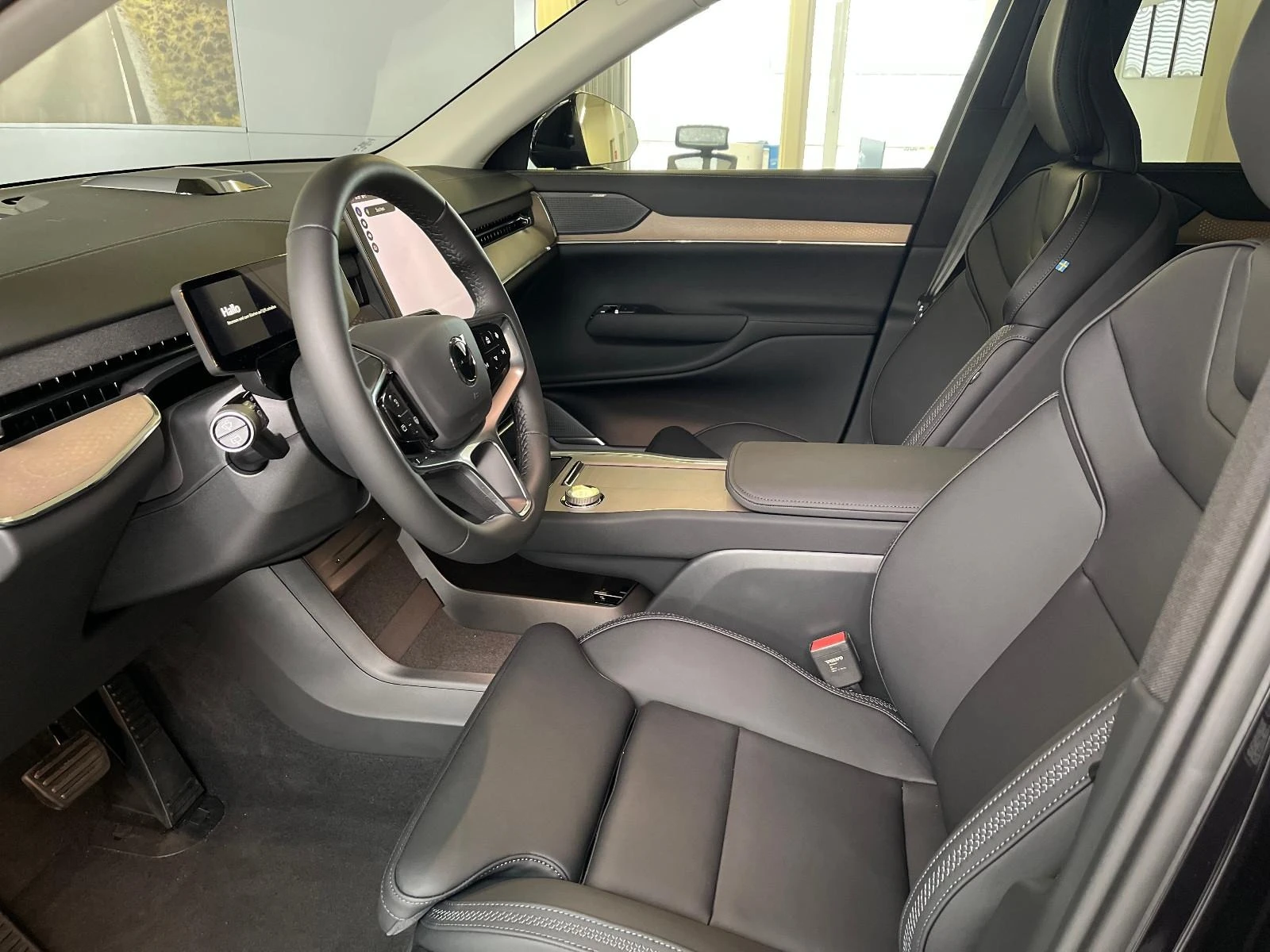 Volvo EX90 6+ 1* PANO* DISTR* KEYLESS* 360CAM* PANO*  - изображение 8