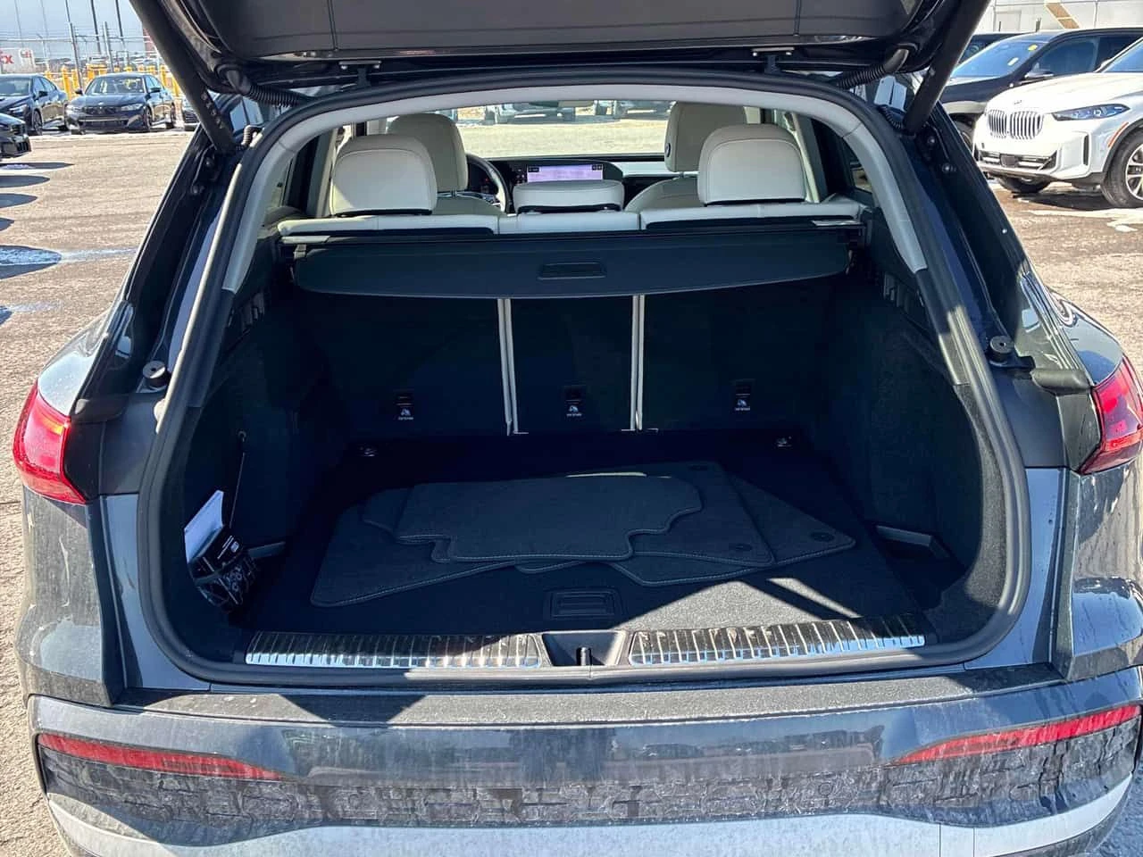 Audi Q5 PROGRESSIV/ПАНОРАМА/ДИСТРОНИК/360/ПРЕДСТАВИТЕЛСТВО, снимка 13 - Автомобили и джипове - 54005740