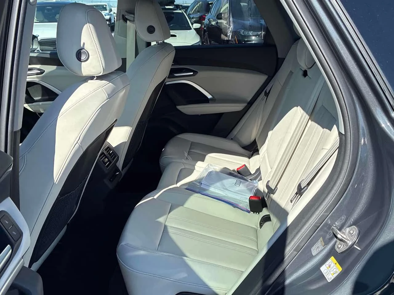 Audi Q5 PROGRESSIV/ПАНОРАМА/ДИСТРОНИК/360/ПРЕДСТАВИТЕЛСТВО, снимка 12 - Автомобили и джипове - 54005740