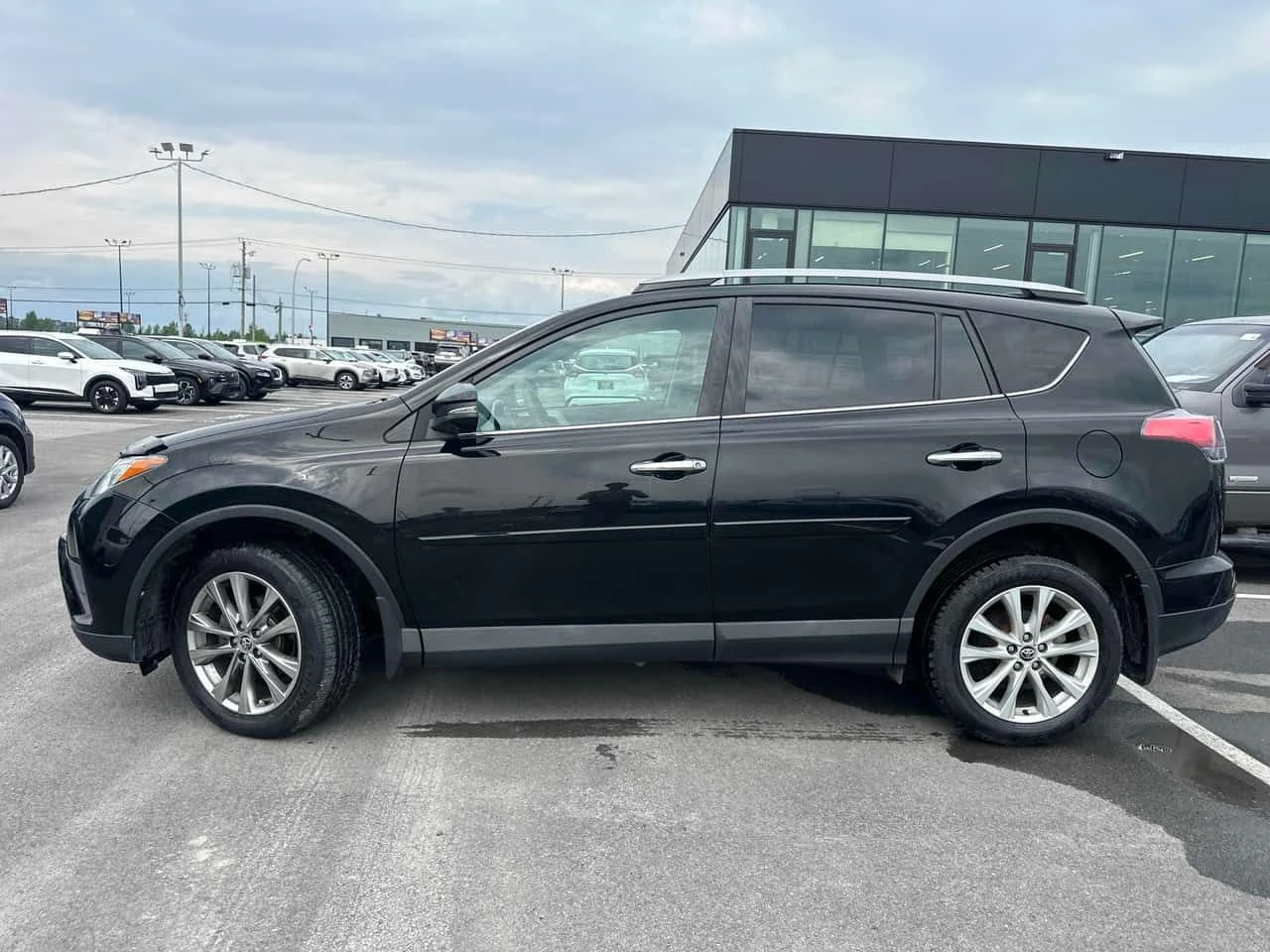 Toyota Rav4  Limited / CARFAX / АВТОКРЕДИТ , снимка 2 - Автомобили и джипове - 55555334