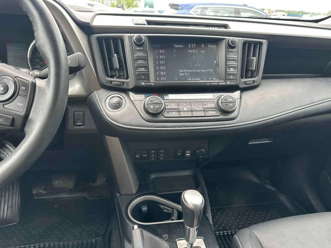 Toyota Rav4  Limited / CARFAX / АВТОКРЕДИТ , снимка 9 - Автомобили и джипове - 55555334