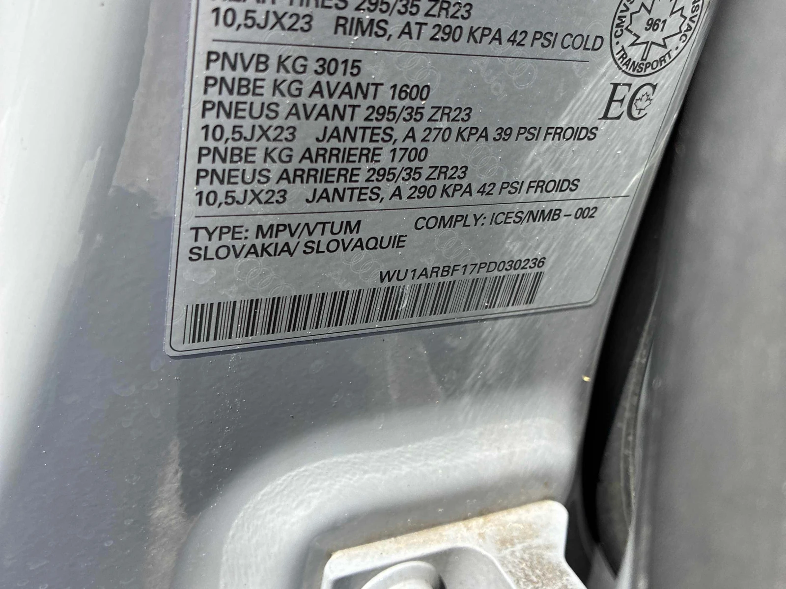 Audi RSQ8 4.0 TFSI quattro  CARFAX, снимка 11 - Автомобили и джипове - 56045658