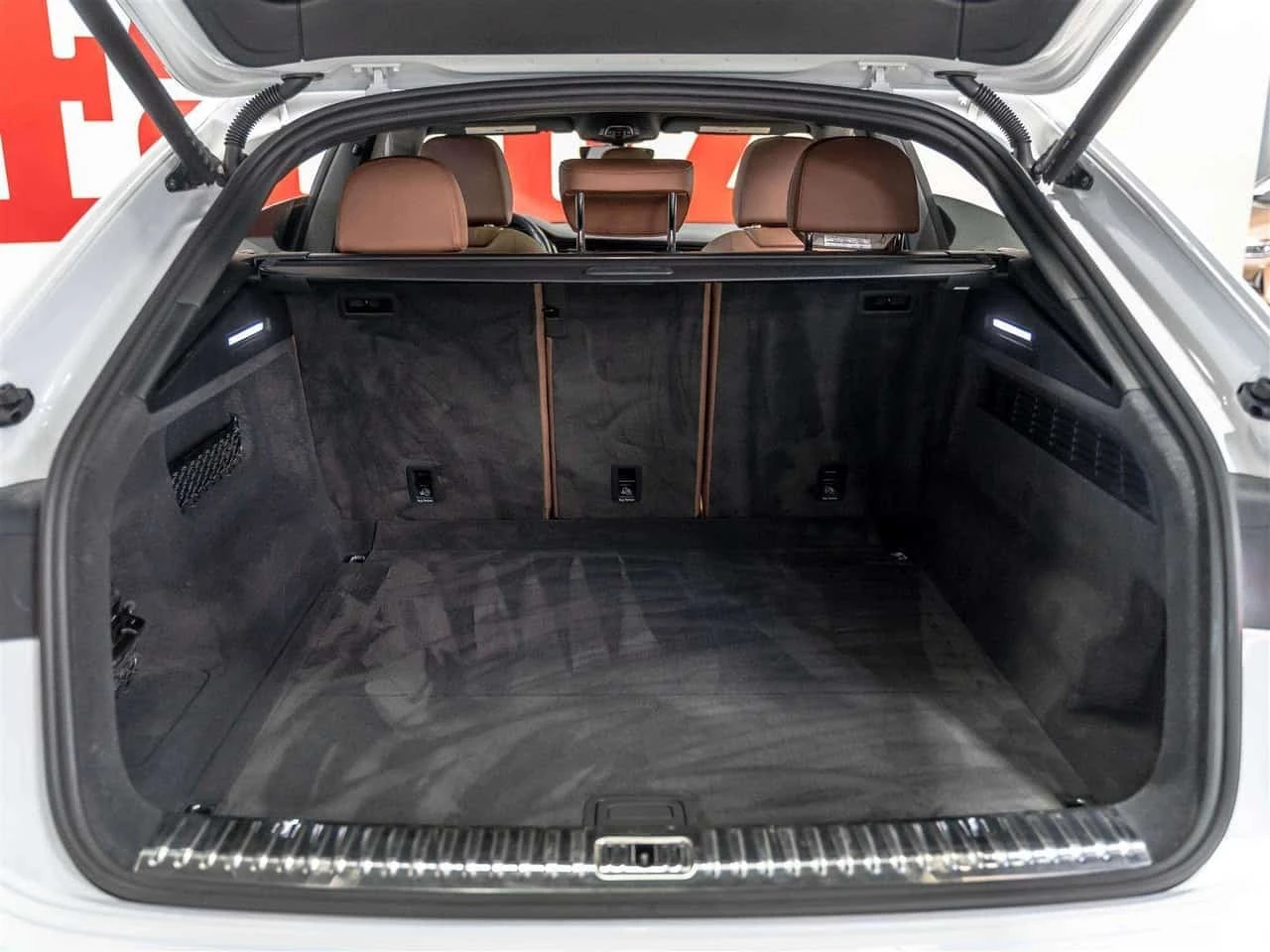 Audi Q8 * Progressiv| S Line Package| Bang & Olufsen Premi, снимка 14 - Автомобили и джипове - 56325188