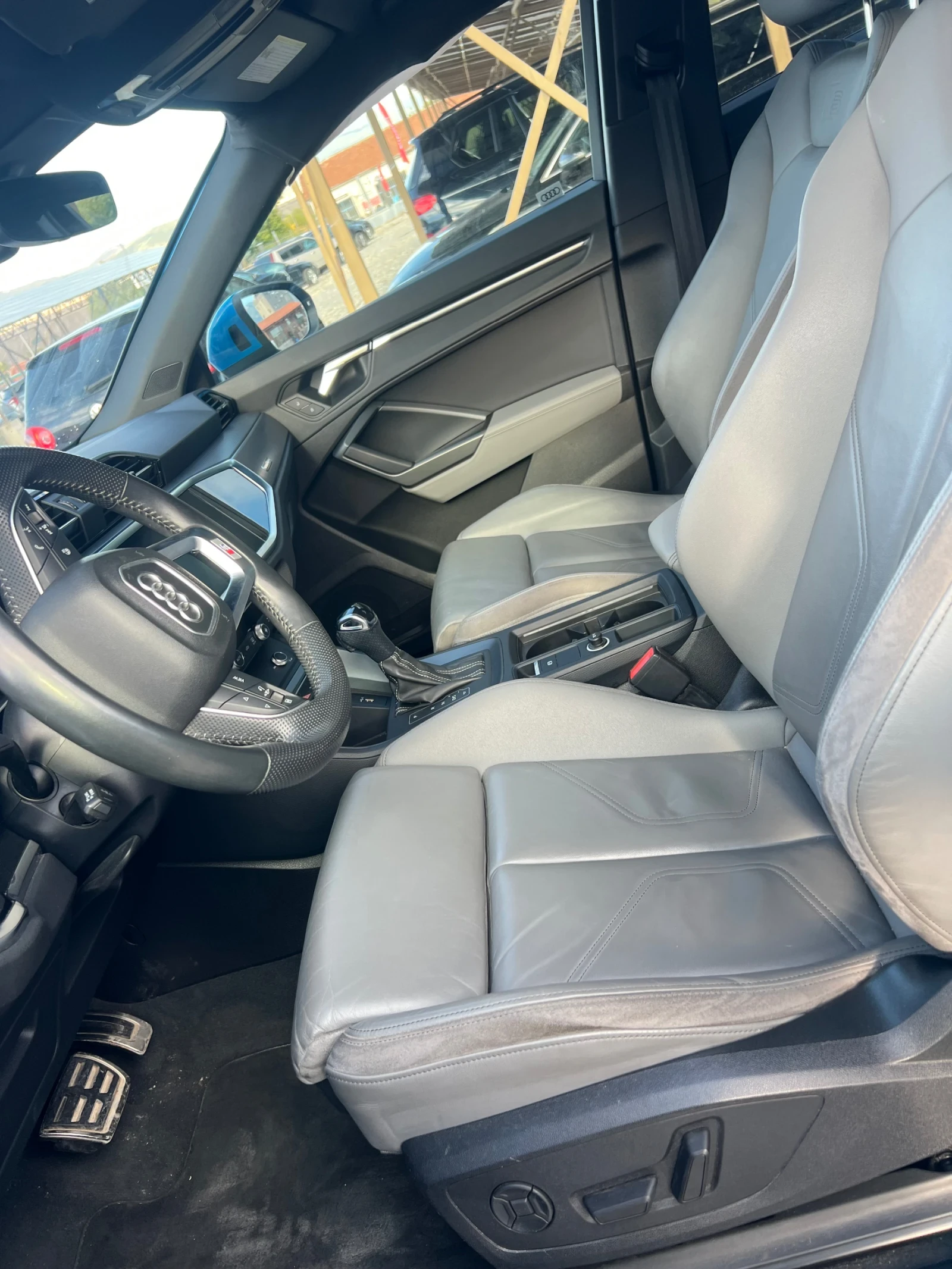Audi Q3 2.0TFSI, снимка 9 - Автомобили и джипове - 56417407
