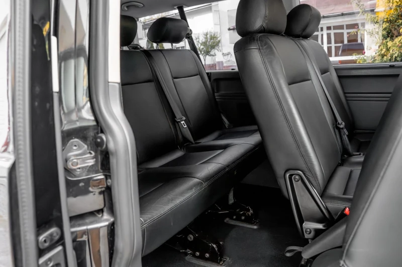 VW Caravelle, снимка 12 - Бусове и автобуси - 53486185