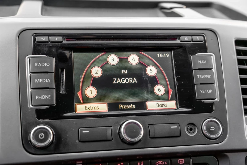 VW Caravelle, снимка 6 - Бусове и автобуси - 53486185