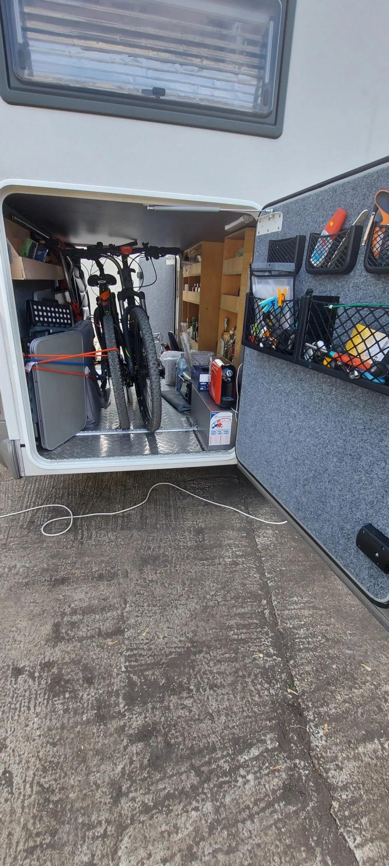 Кемпер Carthago SHIC C - Line, снимка 10 - Каравани и кемпери - 52946296