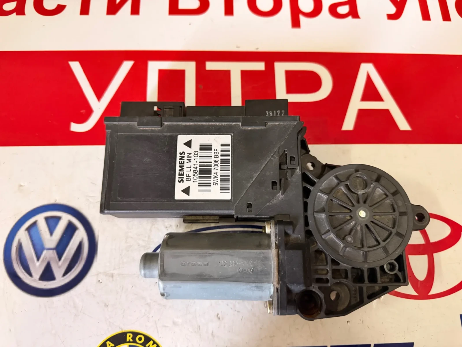 8E1959802B 8E1 959 802B  моторче за стъкло / предно дясно  AUDI A4 B6  5WK47006BBF