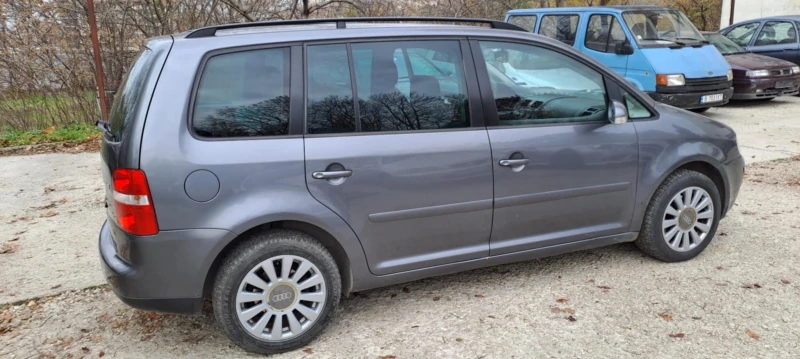 VW Touran 1.9, снимка 2 - Автомобили и джипове - 48111828