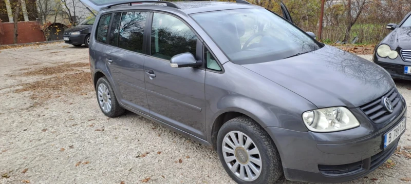 VW Touran 1.9, снимка 10 - Автомобили и джипове - 48111828