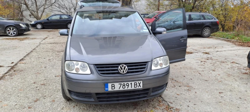 VW Touran 1.9, снимка 12 - Автомобили и джипове - 48111828