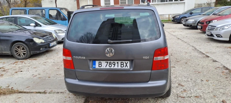 VW Touran 1.9, снимка 9 - Автомобили и джипове - 48111828