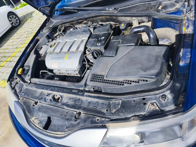 Renault Laguna 1.8 125кс, снимка 12 - Автомобили и джипове - 52973384