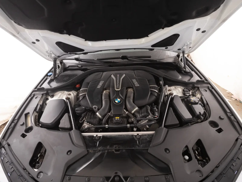 BMW 550 M-Performance * HUD * АвтоКредит * (ЦЕНА ДО БГ), снимка 11 - Автомобили и джипове - 53192797