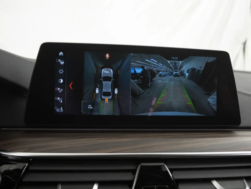 BMW 550 M-Performance * HUD * АвтоКредит * (ЦЕНА ДО БГ), снимка 15 - Автомобили и джипове - 53192797