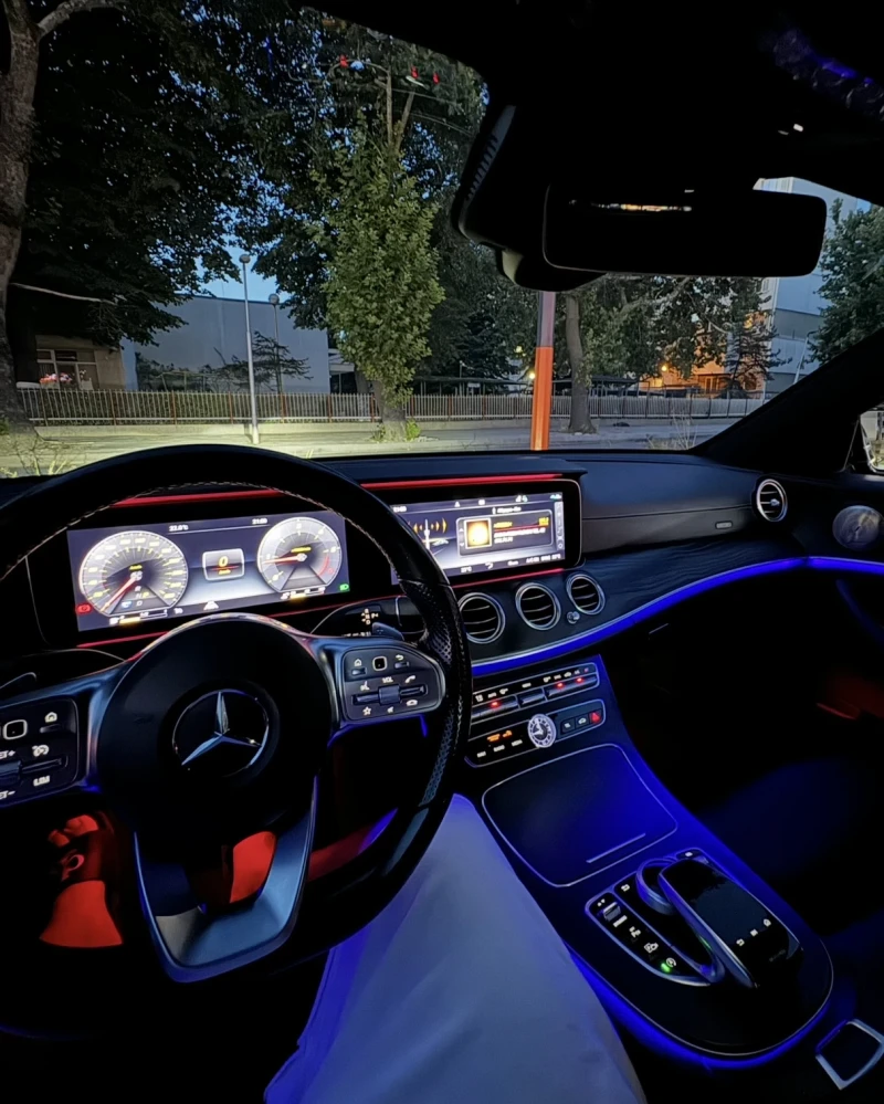 Mercedes-Benz E 220 AMG, Panorama, 360, HeadUp и др., снимка 17 - Автомобили и джипове - 53296675