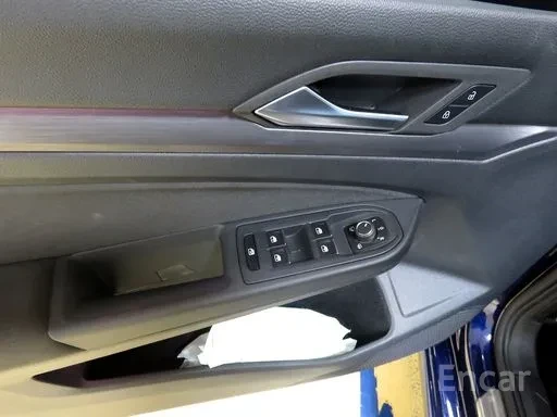 VW Golf 19K КМ / 8 / 2TDI / PRESTIGE / 4MOTION / , снимка 14 - Автомобили и джипове - 54897706