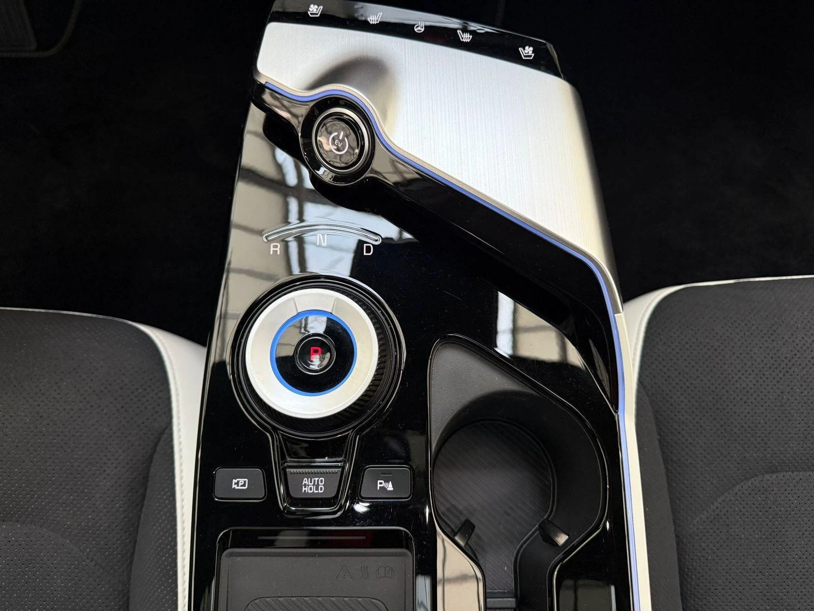 Kia EV6 GT-LINE 4WD PANORAMA MERIDIAN CAMERA - изображение 9