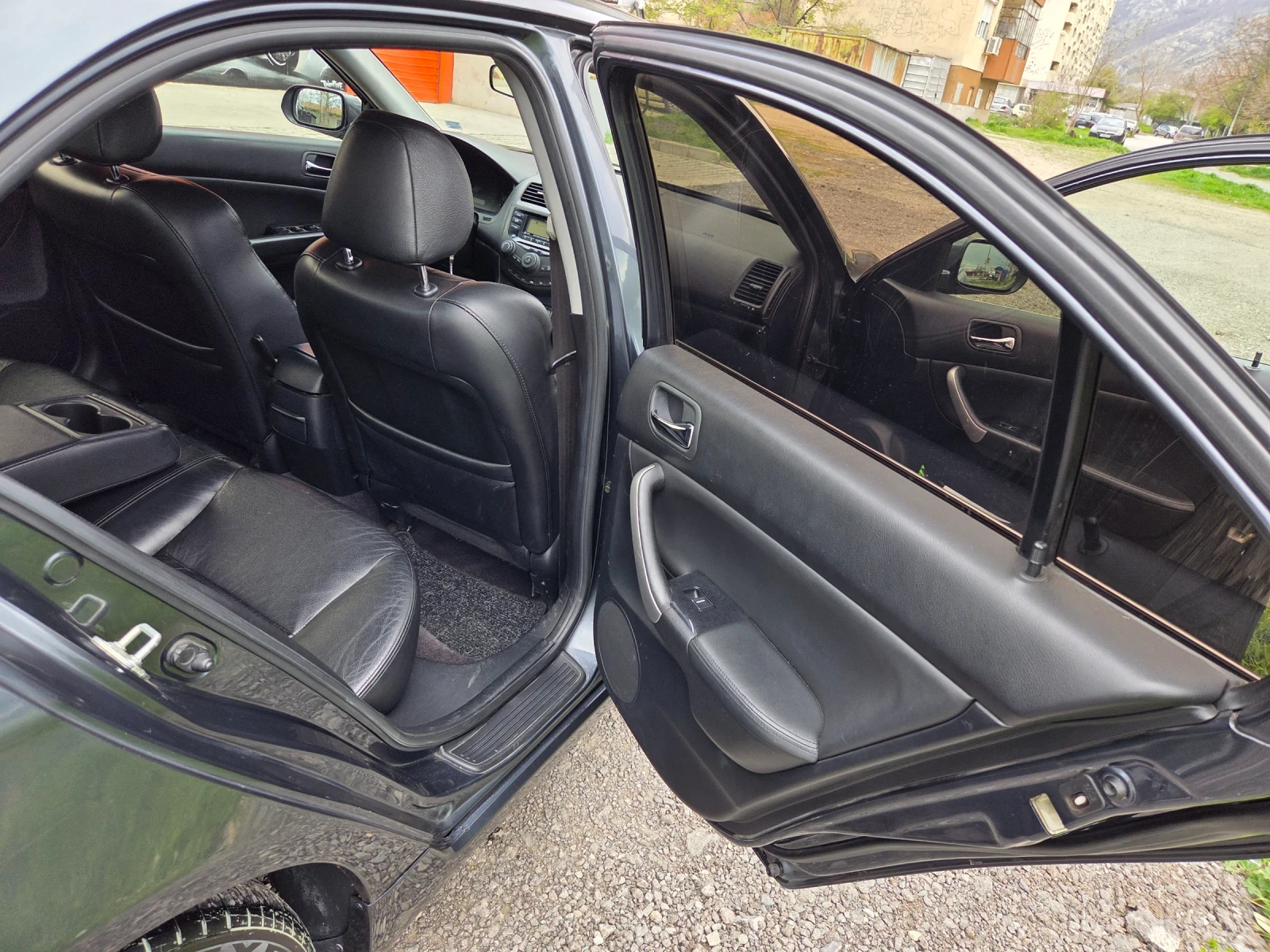 Honda Accord 2.2 CDTI, снимка 5 - Автомобили и джипове - 54243377