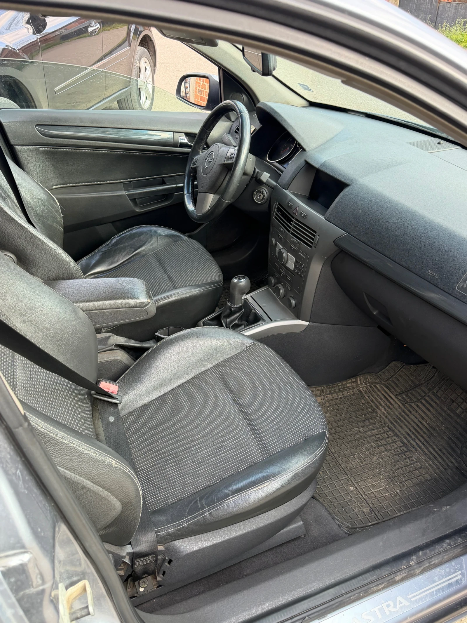 Opel Astra 1.7 cdti, снимка 12 - Автомобили и джипове - 54248386
