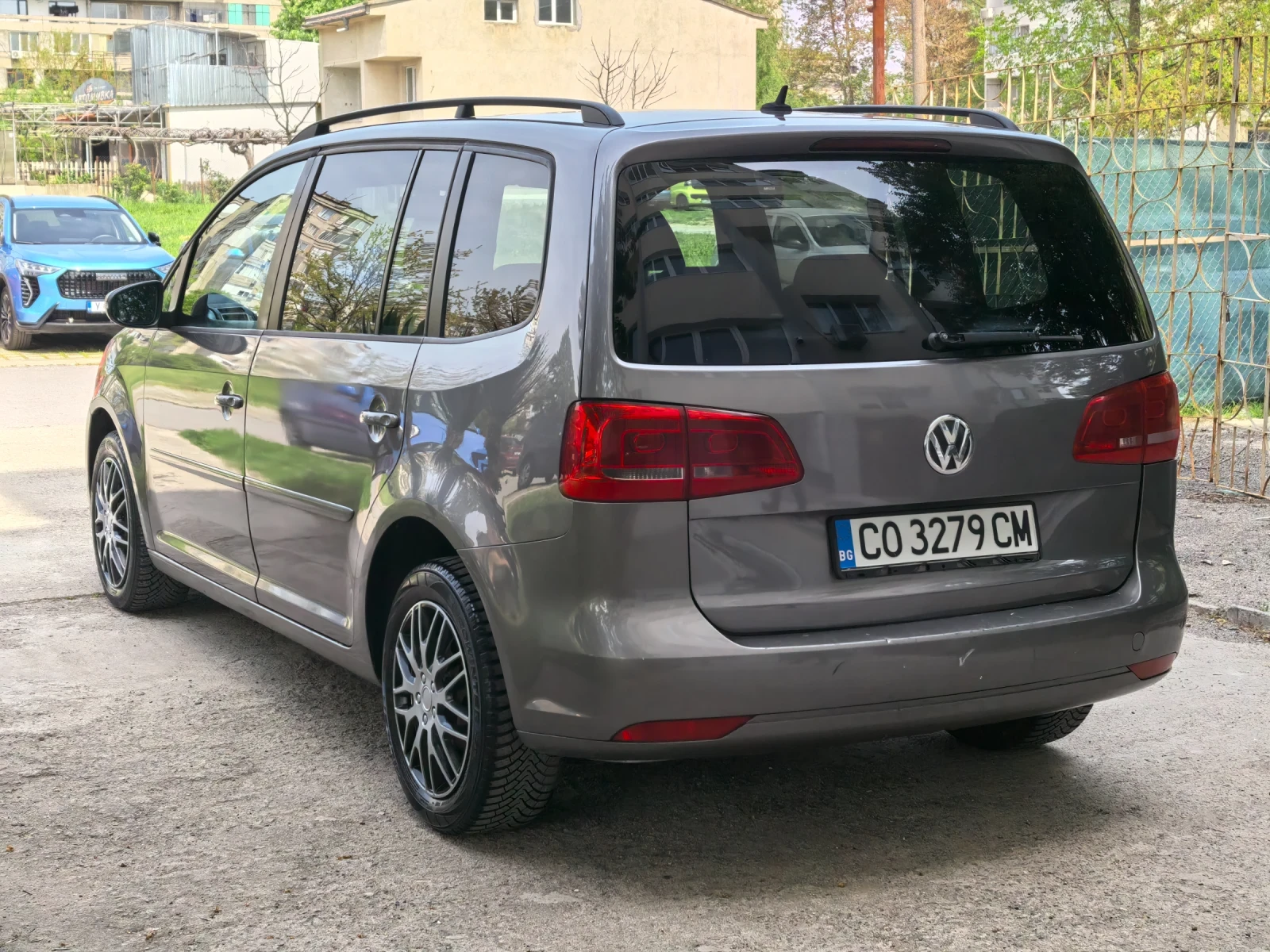 VW Touran 1.6 TDI * 6+ 1 места, снимка 5 - Автомобили и джипове - 54467235