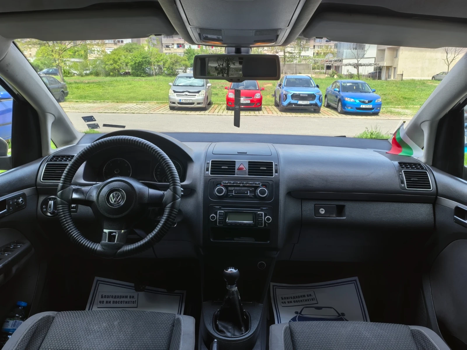 VW Touran 1.6 TDI * 6+ 1 места, снимка 10 - Автомобили и джипове - 54467235