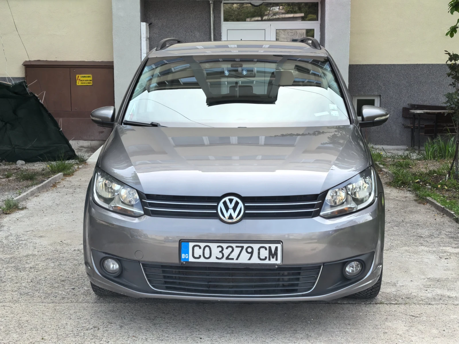 VW Touran 1.6 TDI * 6+ 1 места, снимка 2 - Автомобили и джипове - 54467235