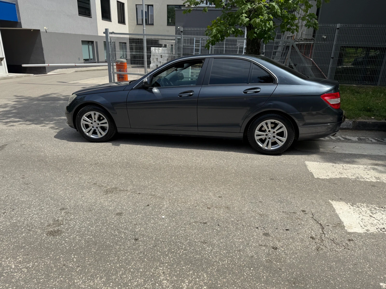 Mercedes-Benz C 180, снимка 4 - Автомобили и джипове - 54582577