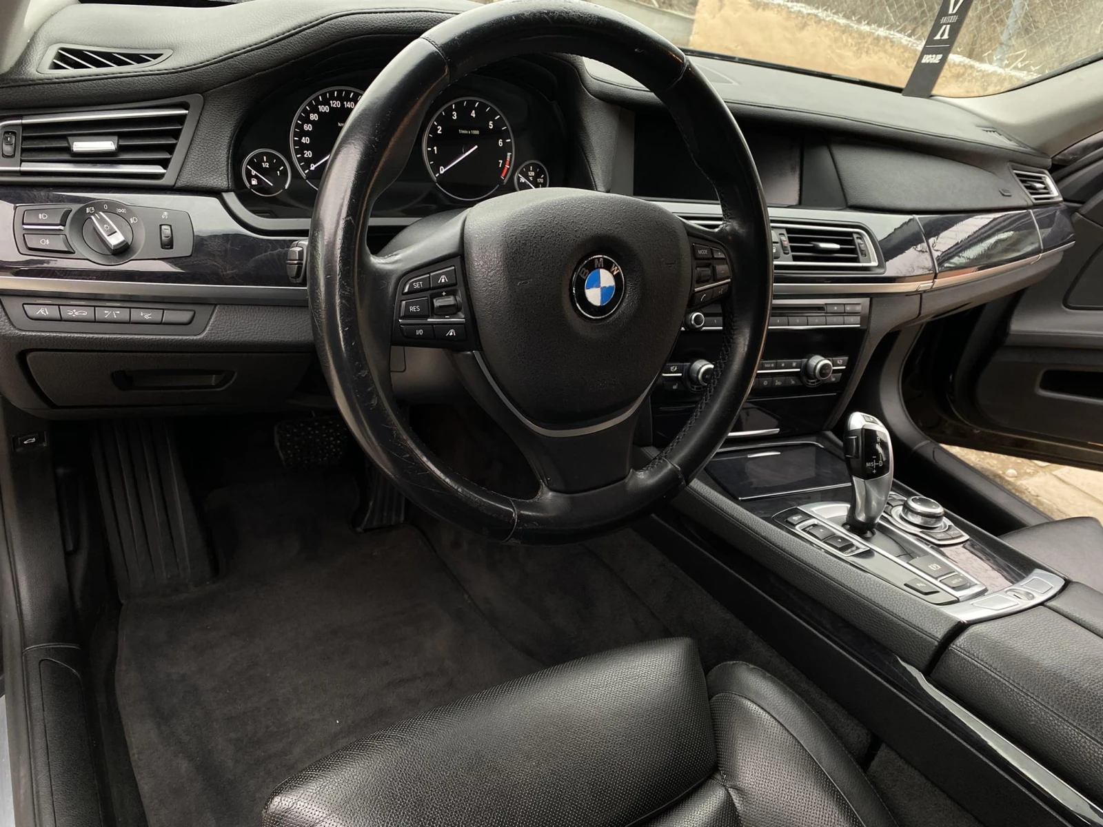 BMW 750 F02 4.4 408 hp, снимка 9 - Автомобили и джипове - 54609056