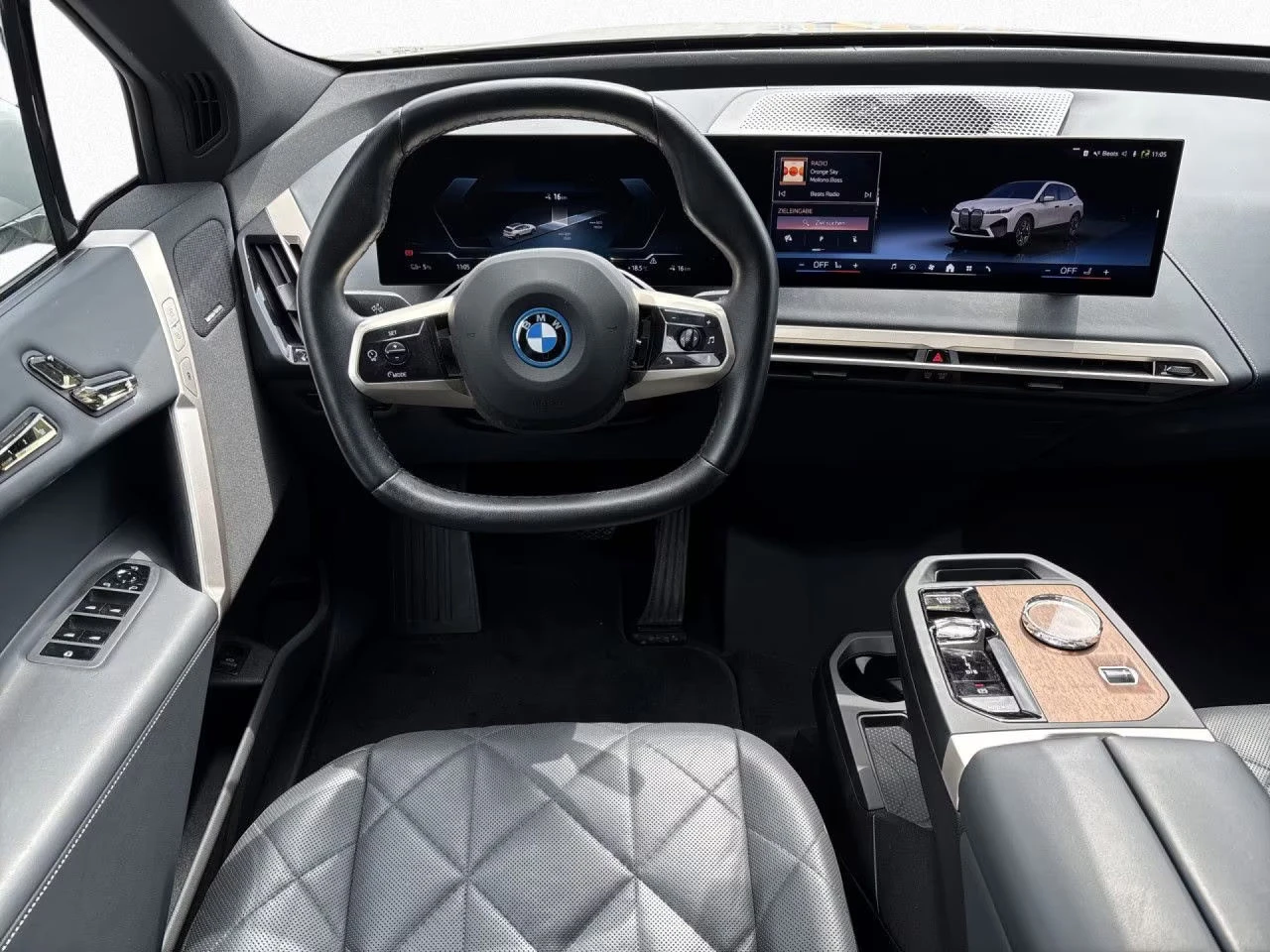 BMW iX xDRIVE/40/326HP/SPORT/HUD/SKY LOUNGE/PRO/360/519z, снимка 8 - Автомобили и джипове - 55129786