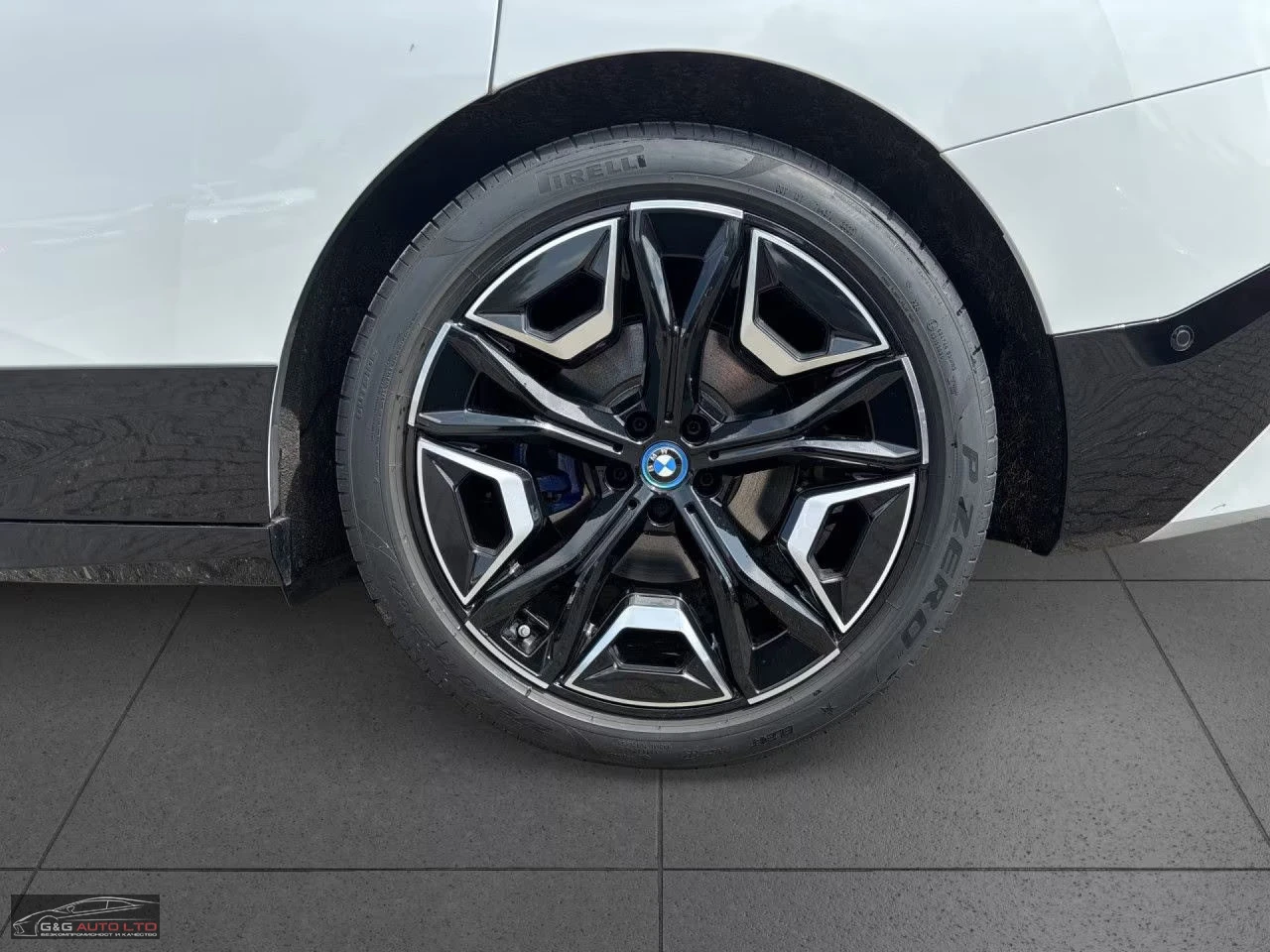 BMW iX xDRIVE/40/326HP/SPORT/HUD/SKY LOUNGE/PRO/360/519z, снимка 6 - Автомобили и джипове - 55129786