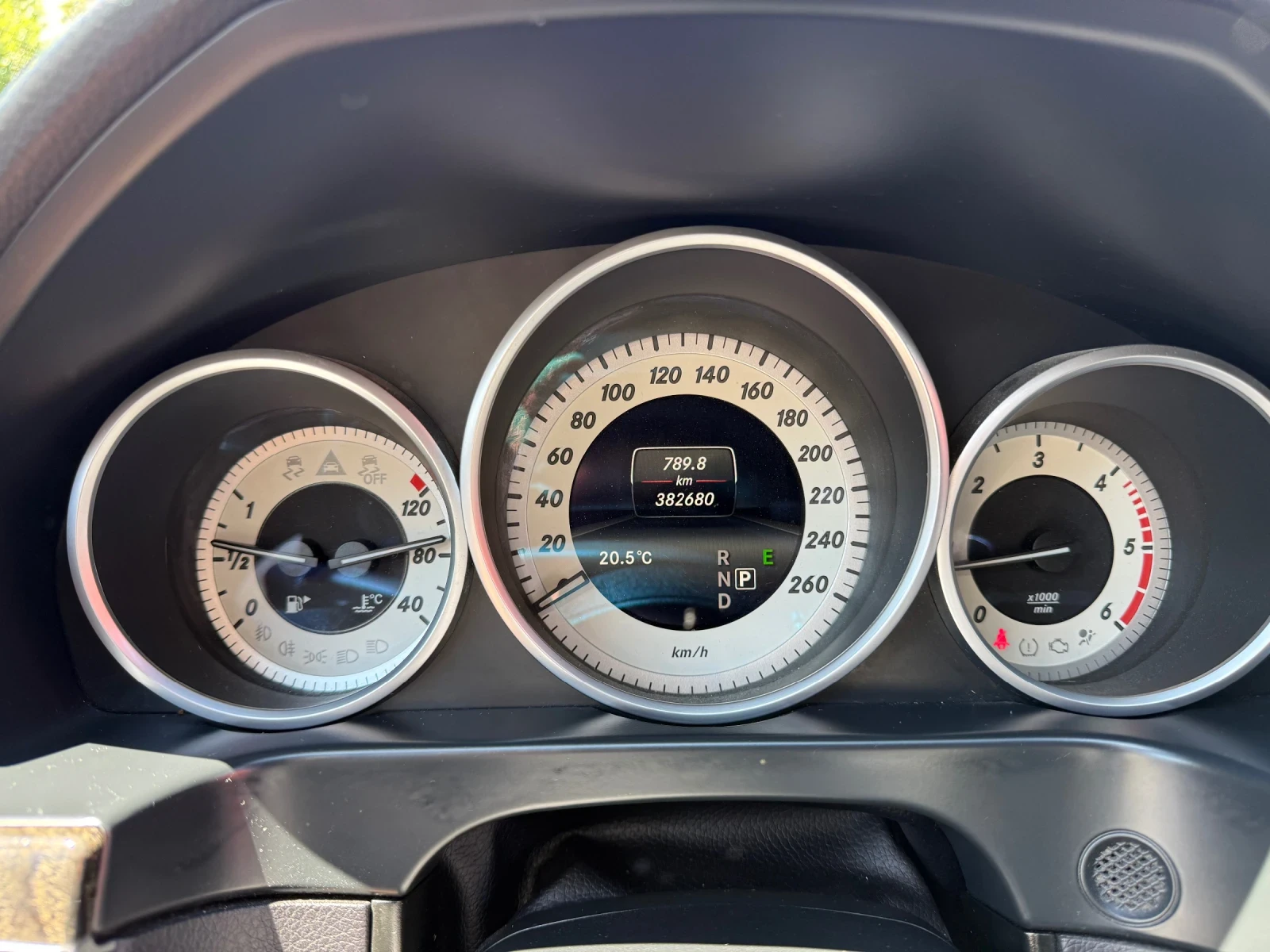 Mercedes-Benz E 220 E 220 BlueTEC 9G-Tronic Facelift Full LED , снимка 14 - Автомобили и джипове - 55162219