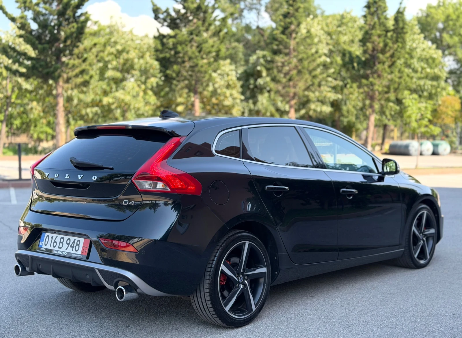 Volvo V40 D4/190hp/R-Design/Harmon-Kardon/Панорама/Keyless, снимка 5 - Автомобили и джипове - 55178263