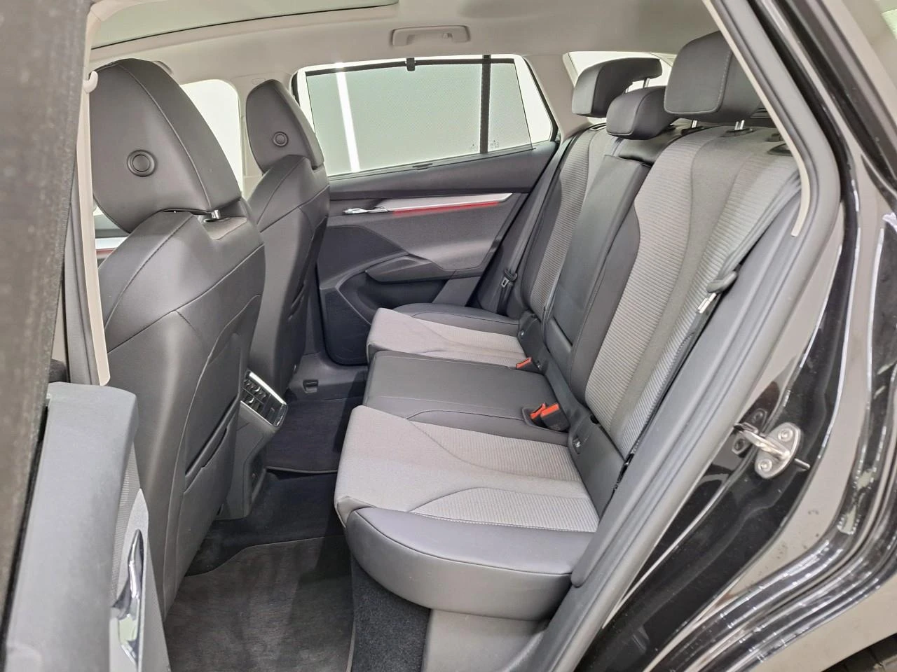 Skoda Enyaq 80, снимка 8 - Автомобили и джипове - 55562622