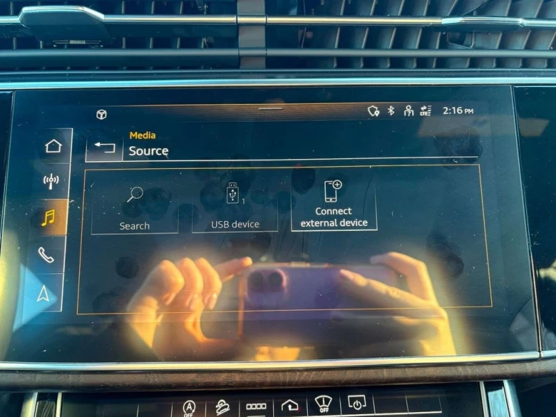 Audi Q8 * S Line quattro Prestige * CARFAX * БЕЗ ПЪРВОНАЧА, снимка 16 - Автомобили и джипове - 53166993