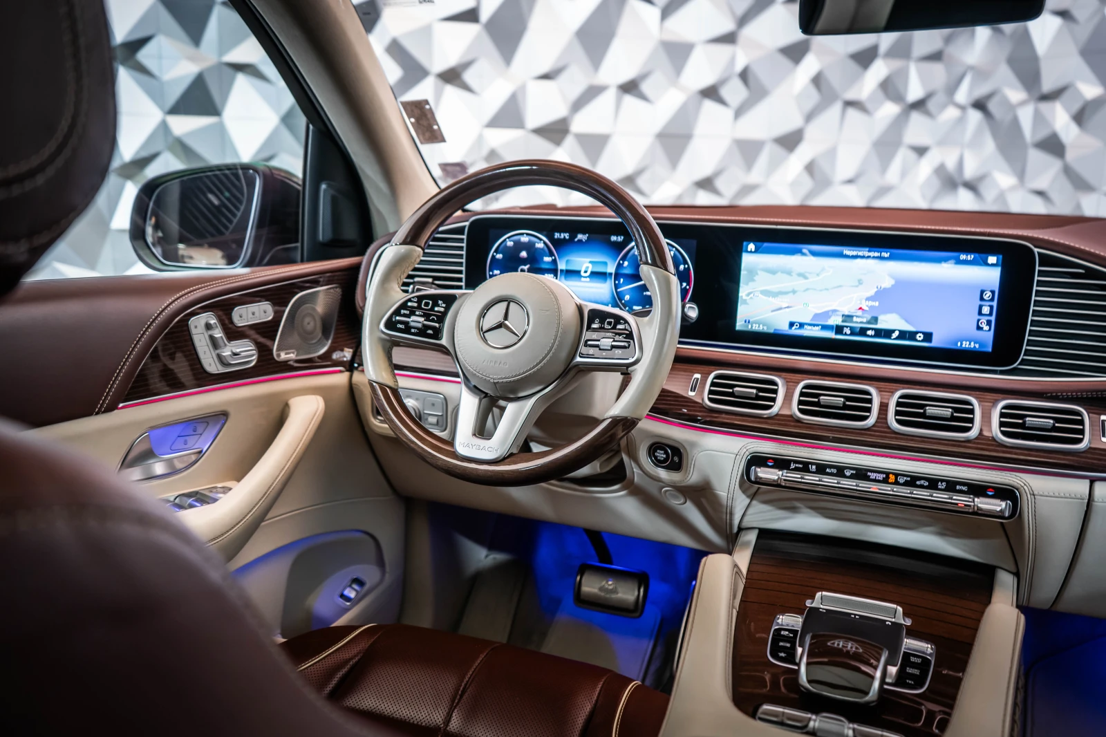 Mercedes-Benz GLS 600 Maybach 4M * ActiveBody* Burmester* Теглич - изображение 10