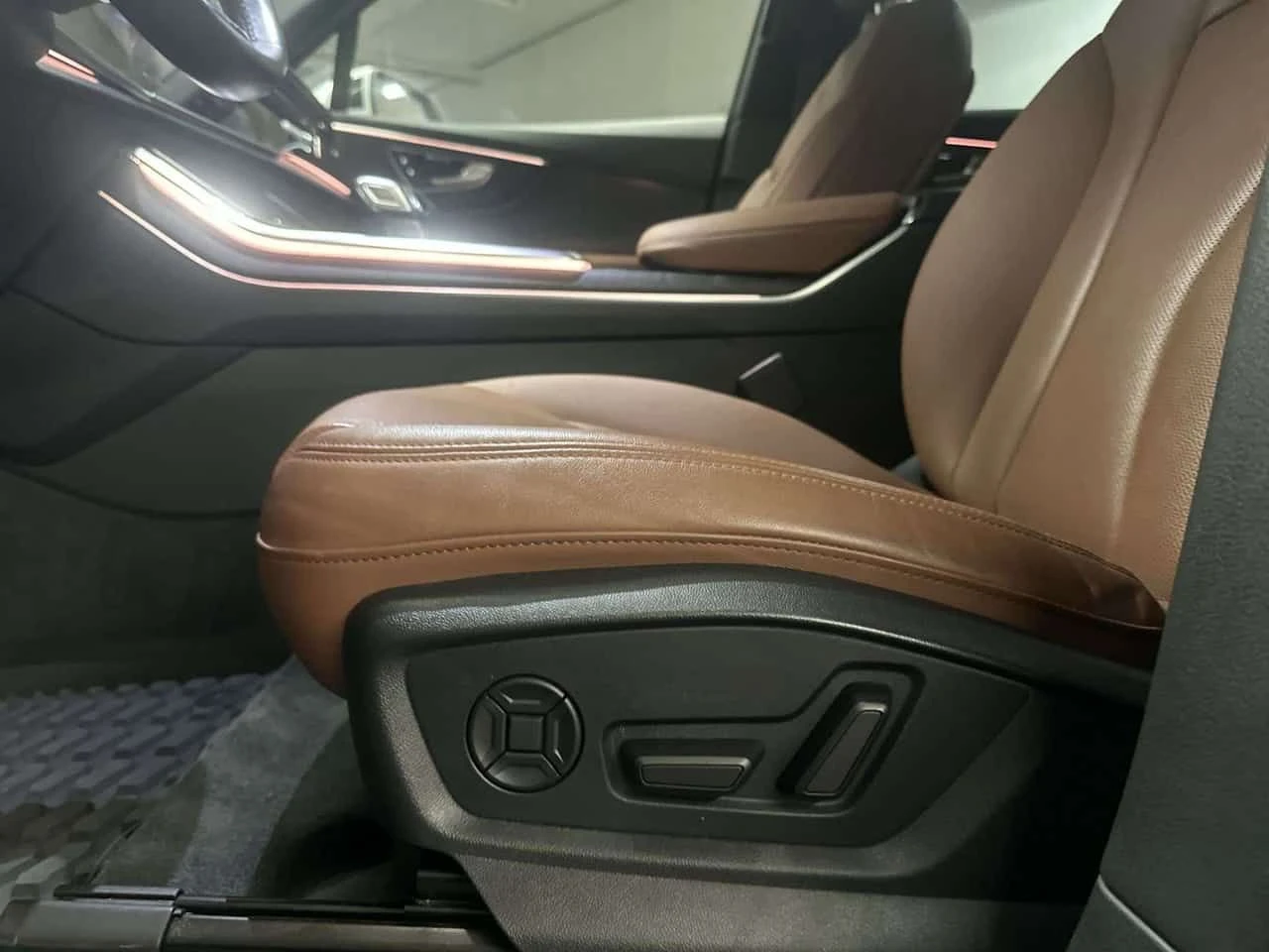 Audi Q7 * Premium Plus  * Фиксирана цена до БГ * , снимка 14 - Автомобили и джипове - 54060201