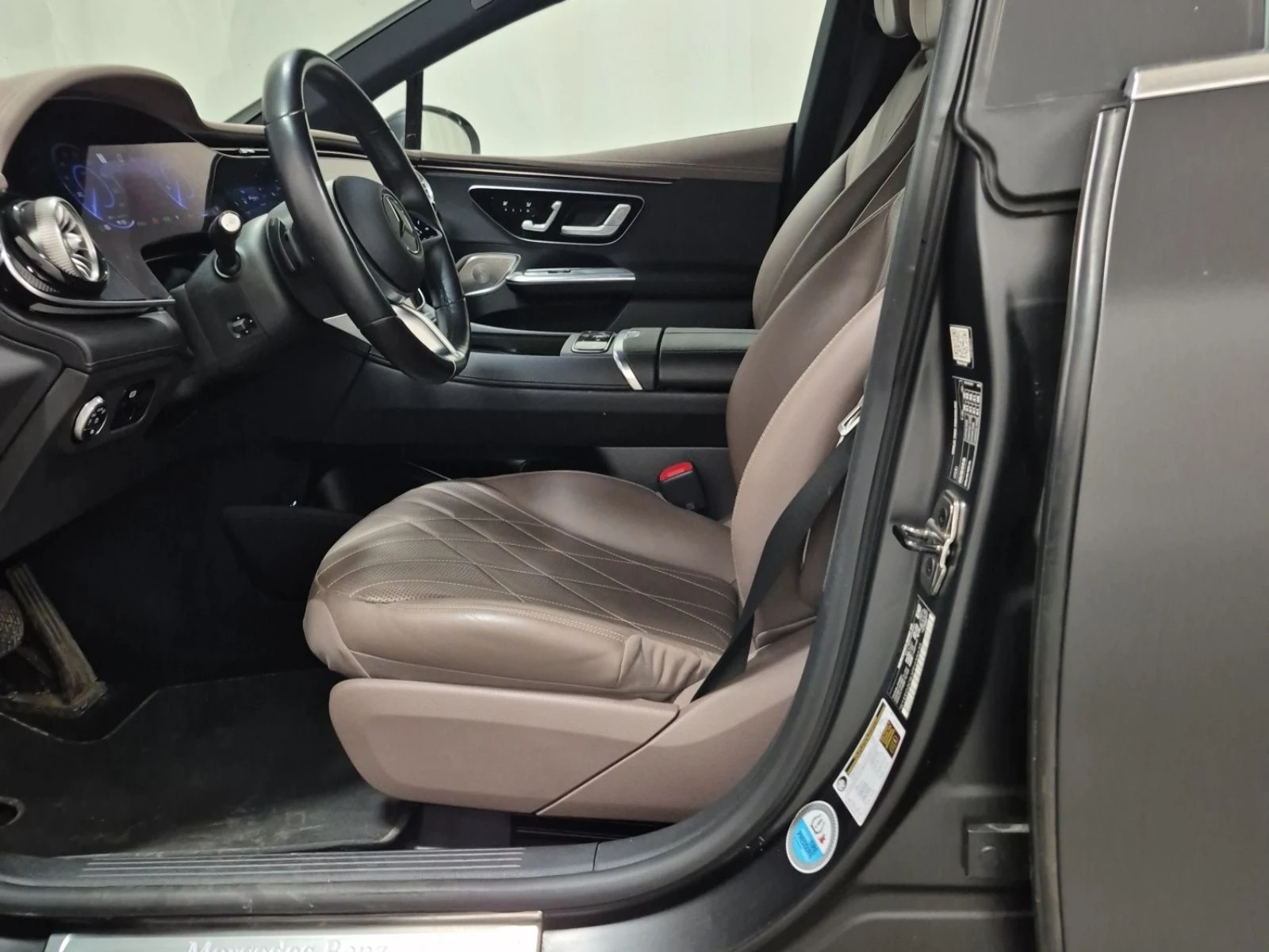 Mercedes-Benz EQE 500* AMG-pkg* Distronic* 360* Burmester* Massage* , снимка 6 - Автомобили и джипове - 55755945