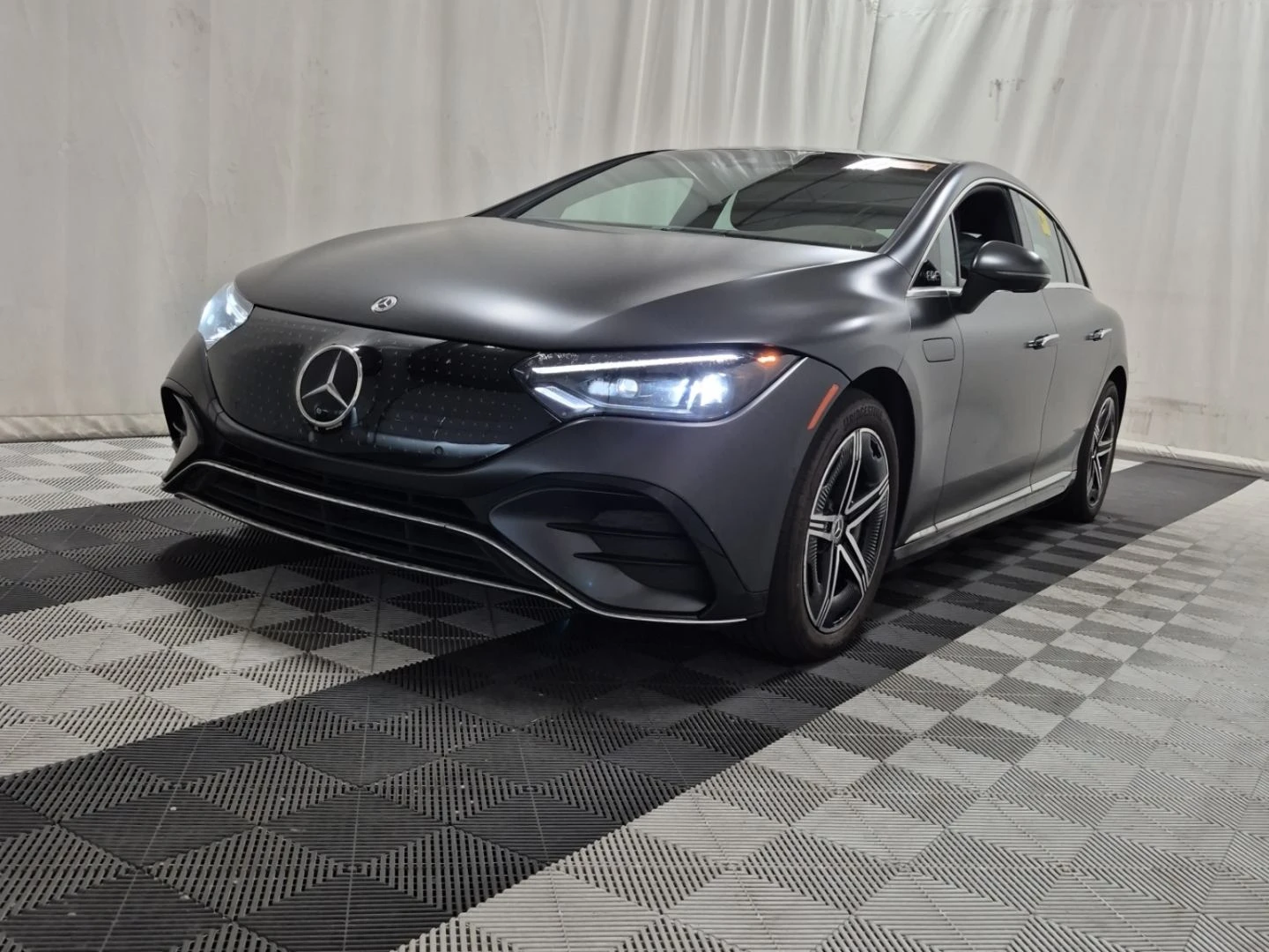 Mercedes-Benz EQE 500* AMG-pkg* Distronic* 360* Burmester* Massage* , снимка 3 - Автомобили и джипове - 55755945