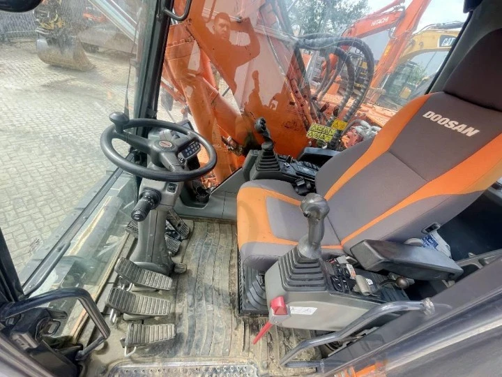 Багер DOOSAN DX 140 W, снимка 9 - Индустриална техника - 46751459