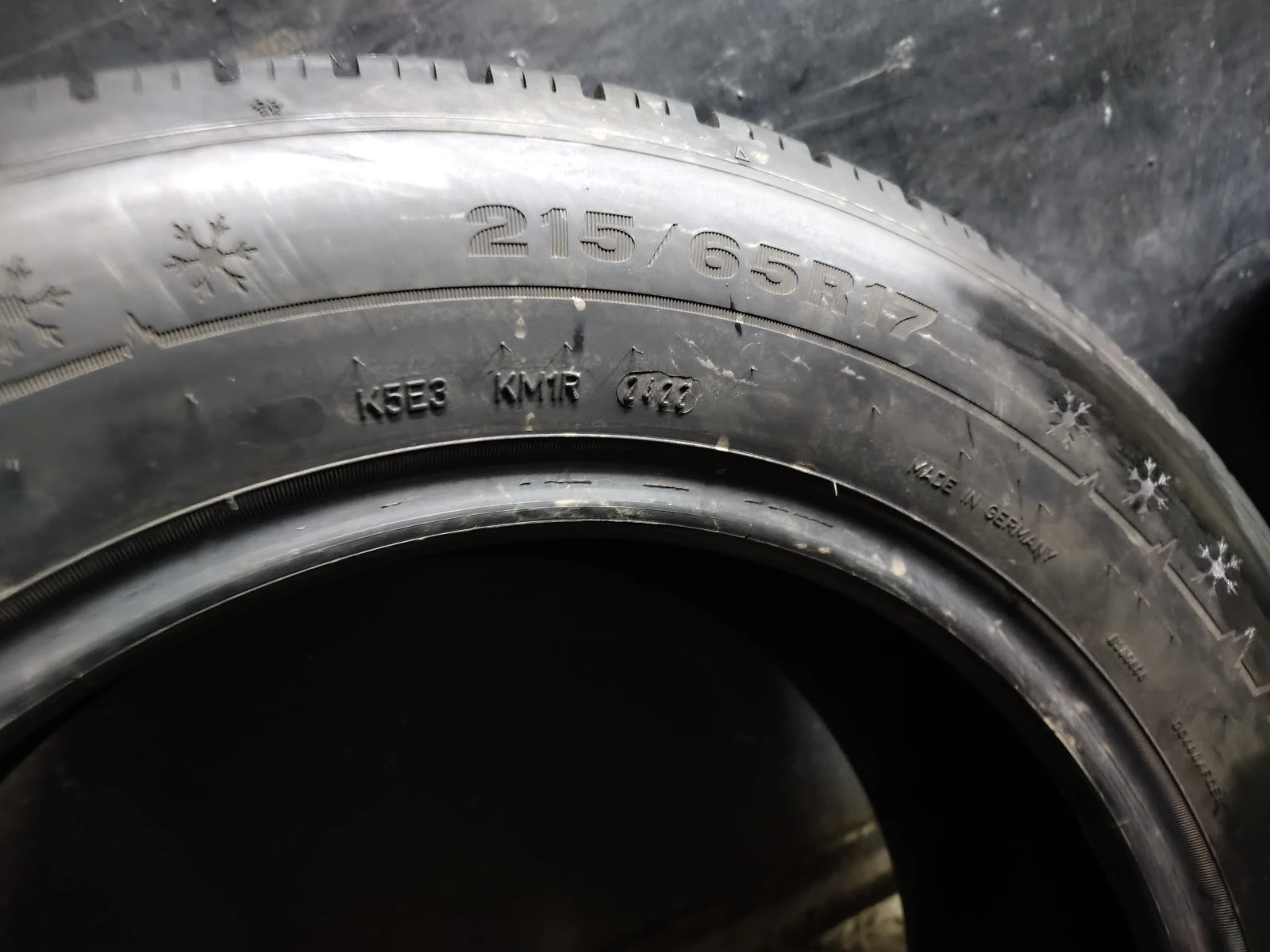 Гуми Зимни 215/65R17, снимка 8 - Гуми и джанти - 54088176
