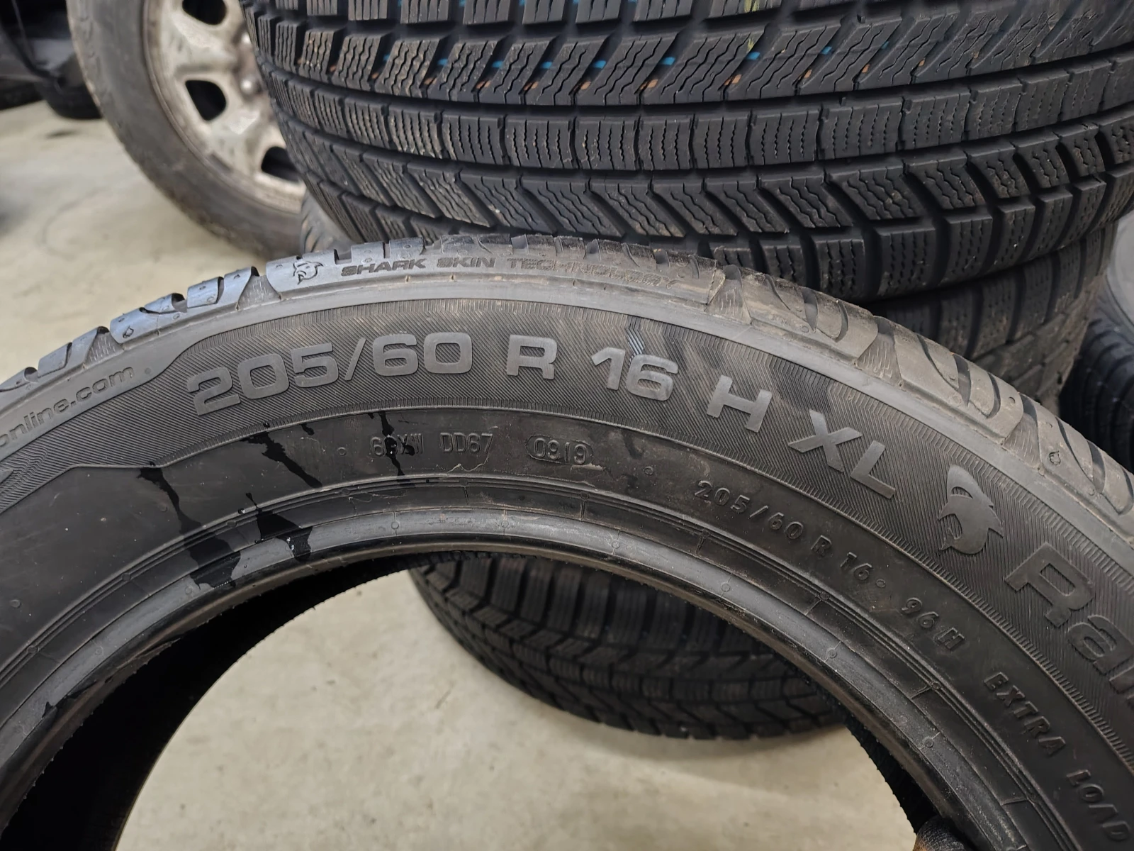 Гуми Летни 205/60R16, снимка 4 - Гуми и джанти - 54094893