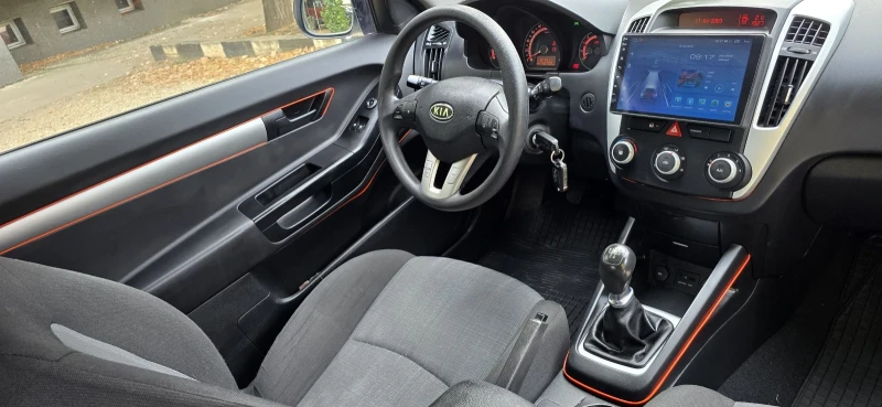 Kia Ceed 1.4i, 145х.км.Нави, снимка 17 - Автомобили и джипове - 47501231