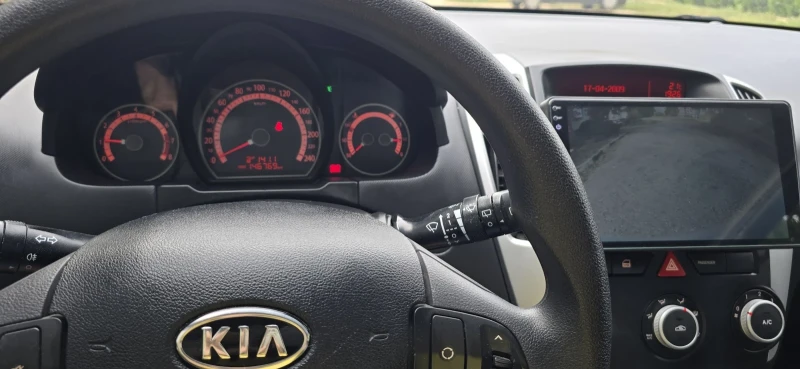 Kia Ceed 1.4i, 145х.км.Нави, снимка 10 - Автомобили и джипове - 47501231