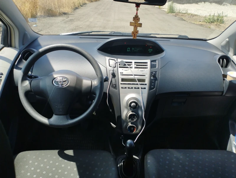 Toyota Yaris 1, 3-Бензин, снимка 5 - Автомобили и джипове - 49196693