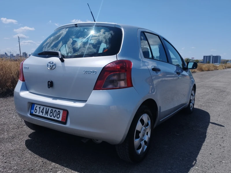 Toyota Yaris 1, 3-Бензин, снимка 4 - Автомобили и джипове - 49196693