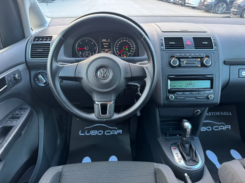 VW Touran 1.6TDI-АВТОМАТИК-NAVI, снимка 11 - Автомобили и джипове - 52680131