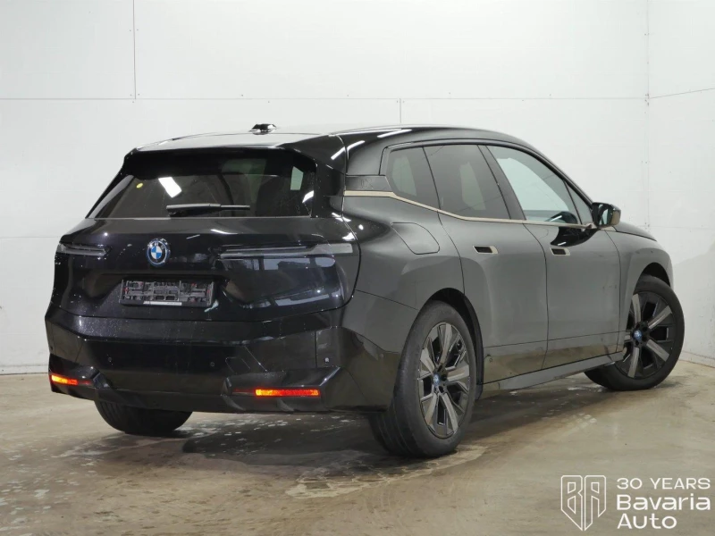 BMW iX 40 xDrive Sport, снимка 3 - Автомобили и джипове - 52727836