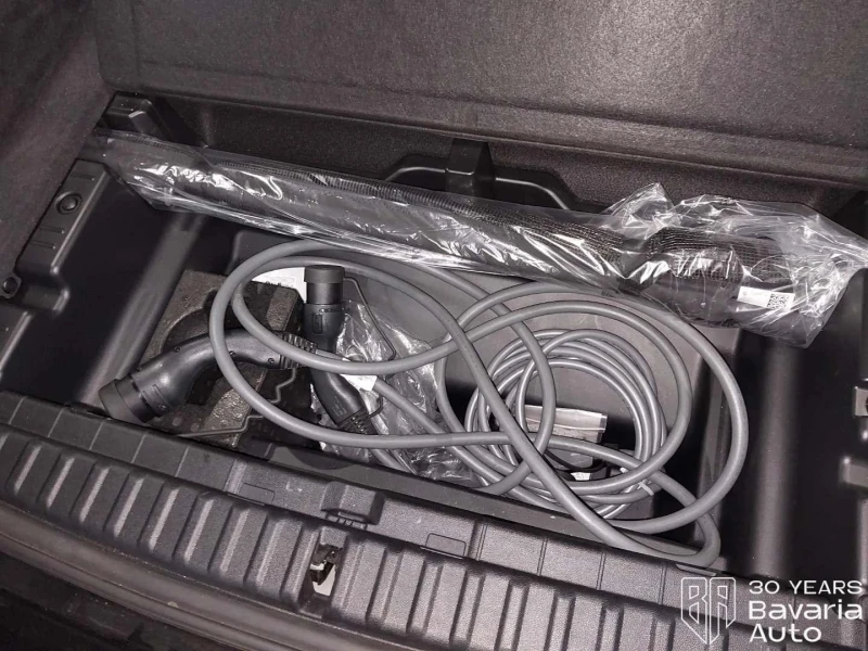 BMW iX 40 xDrive Sport, снимка 14 - Автомобили и джипове - 52727836